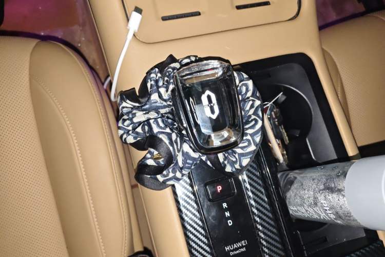 Used Hima AITO M7 2022 1.5T Four-Wheel Drive Luxury Edition Gear Lever