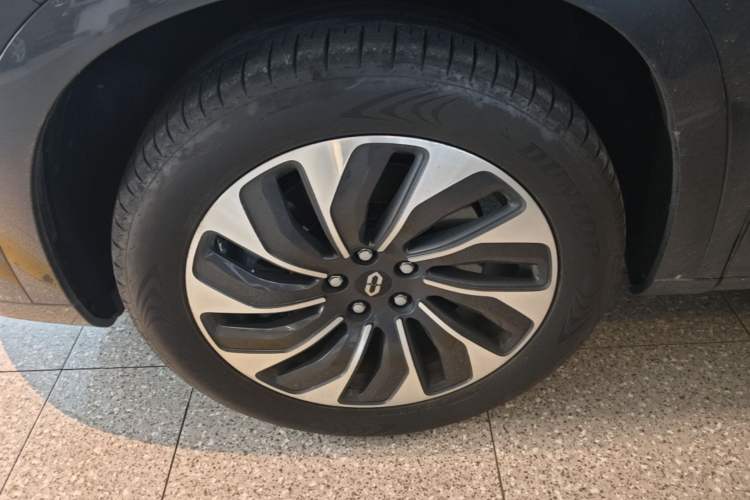 Used Hima AITO M7 2022 1.5T Four-Wheel Drive Luxury Edition Left Front Wheel Hub