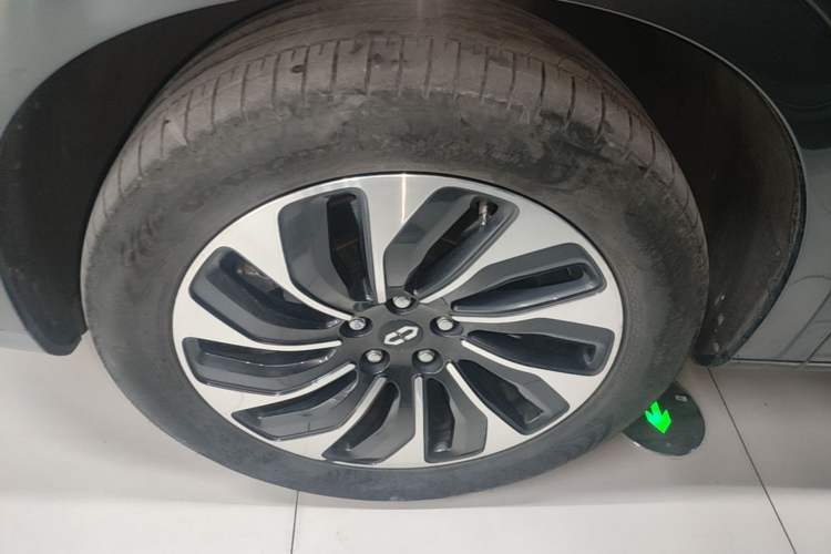 Used Hima AITO M7 2022 1.5T Four-Wheel Drive Luxury Edition Left Front Wheel Hub
