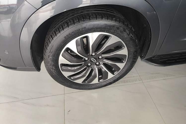 Used Hima AITO M7 2022 1.5T Four-Wheel Drive Luxury Edition Left Front Wheel Hub