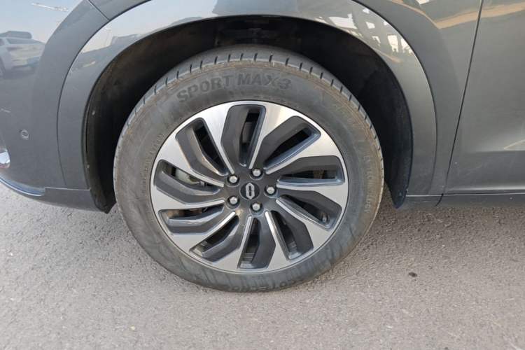 Used Hima AITO M7 2022 1.5T Four-Wheel Drive Luxury Edition Left Front Wheel Hub