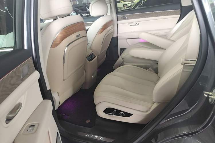 Used Hima AITO M7 2022 1.5T Four-Wheel Drive Luxury Edition Left Rear Seat