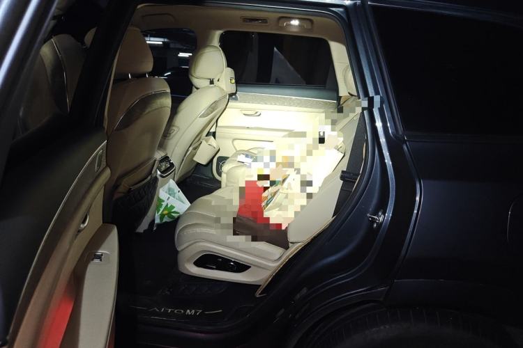 Used Hima AITO M7 2022 1.5T Four-Wheel Drive Luxury Edition Left Rear Seat