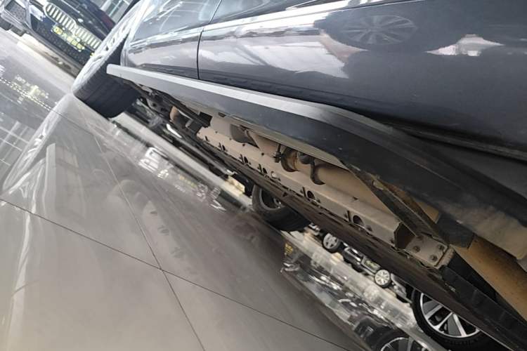 Used Hima AITO M7 2022 1.5T Four-Wheel Drive Luxury Edition Left Side Sill