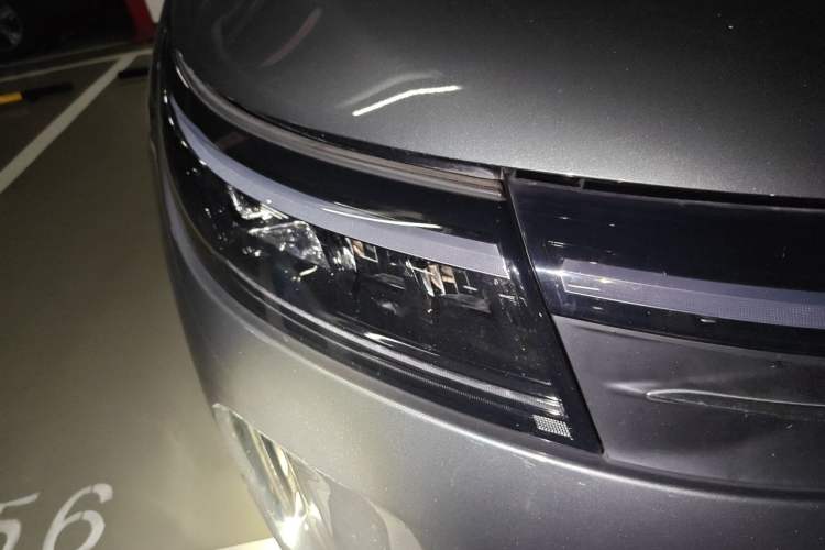Used Hima AITO M7 2022 1.5T Four-Wheel Drive Luxury Edition Right Front Headlight