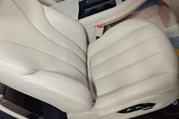 Used Hima AITO M7 2022 1.5T Four-Wheel Drive Luxury Edition Right Front Seat