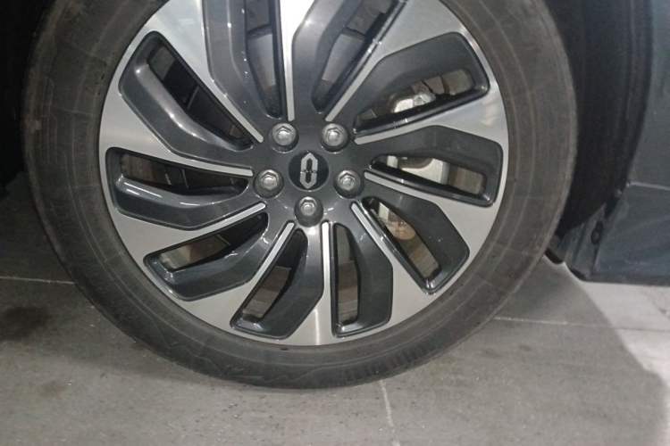 Used Hima AITO M7 2022 1.5T Rear-Drive Comfort Edition Right Front Wheel Hub
