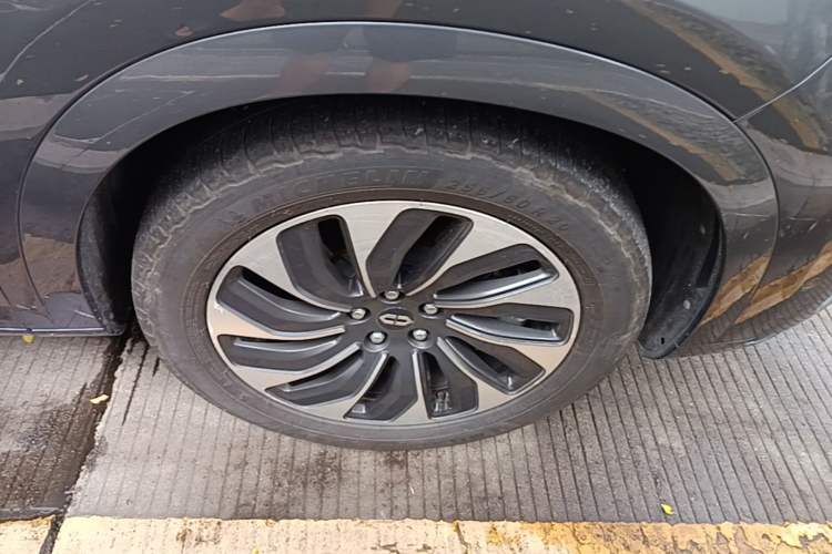 Used Hima AITO M7 2022 1.5T Four-Wheel Drive Luxury Edition Right Front Wheel Hub