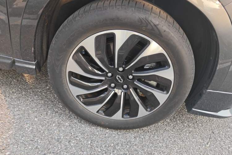 Used Hima AITO M7 2022 1.5T Rear-Drive Comfort Edition Right Front Wheel Hub