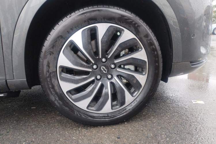 Used Hima AITO M7 2022 1.5T Rear-Drive Comfort Edition Right Front Wheel Hub