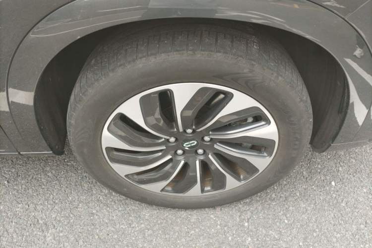 Used Hima AITO M7 2022 1.5T Four-Wheel Drive Luxury Edition Right Front Wheel Hub