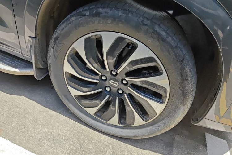 Used Hima AITO M7 2022 1.5T Rear-Drive Comfort Edition Right Front Wheel Hub