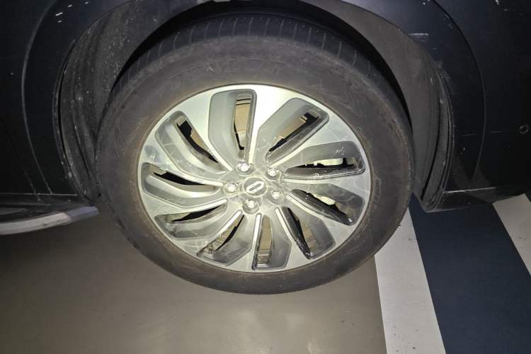 Used Hima AITO M7 2022 1.5T Four-Wheel Drive Luxury Edition Right Front Wheel Hub