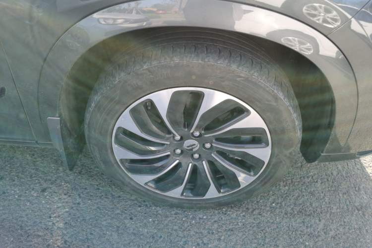 Used Hima AITO M7 2022 1.5T Four-Wheel Drive Luxury Edition Right Front Wheel Hub