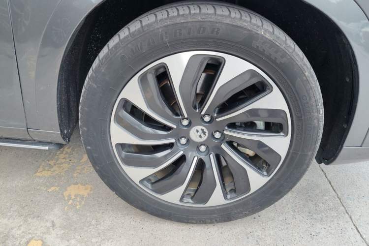Used Hima AITO M7 2022 1.5T Rear-Drive Comfort Edition Right Front Wheel Hub