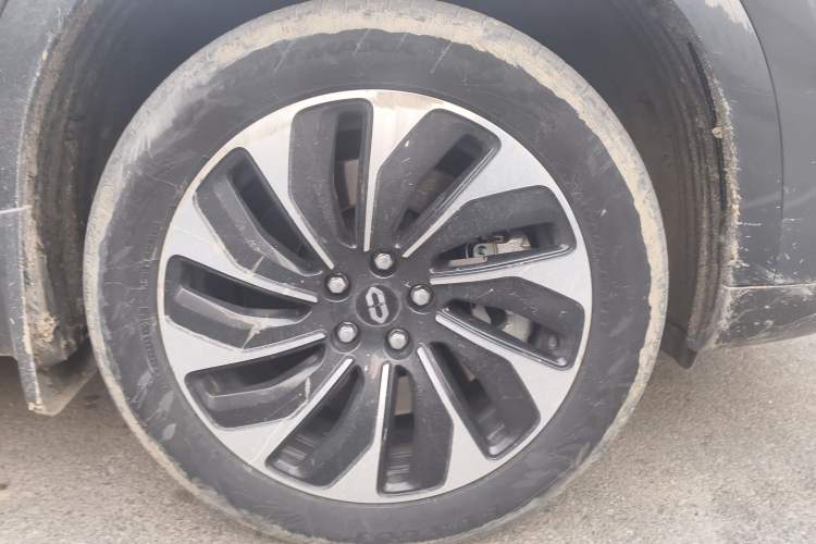 Used Hima AITO M7 2022 1.5T Four-Wheel Drive Luxury Edition Right Front Wheel Hub