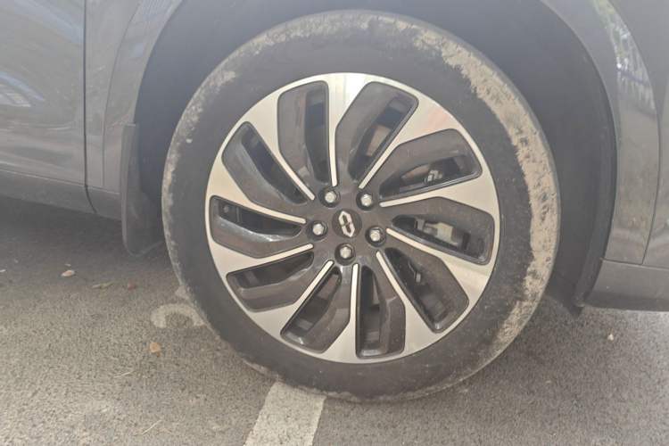 Used Hima AITO M7 2022 1.5T Four-Wheel Drive Luxury Edition Right Front Wheel Hub