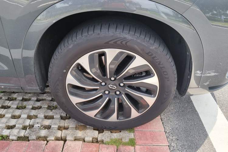 Used Hima AITO M7 2022 1.5T Four-Wheel Drive Luxury Edition Right Front Wheel Hub
