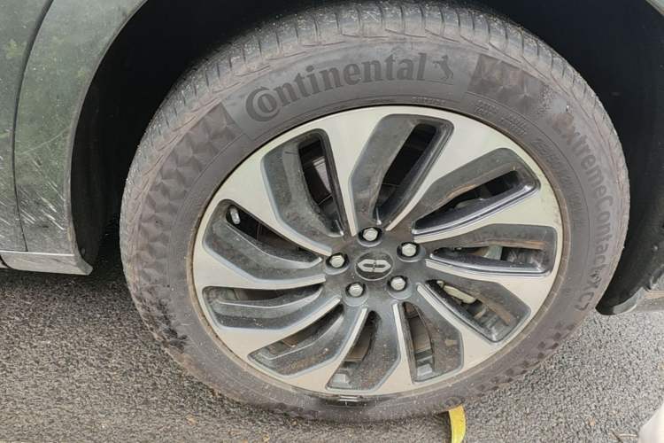 Used Hima AITO M7 2022 1.5T Four-Wheel Drive Luxury Edition Right Front Wheel Hub