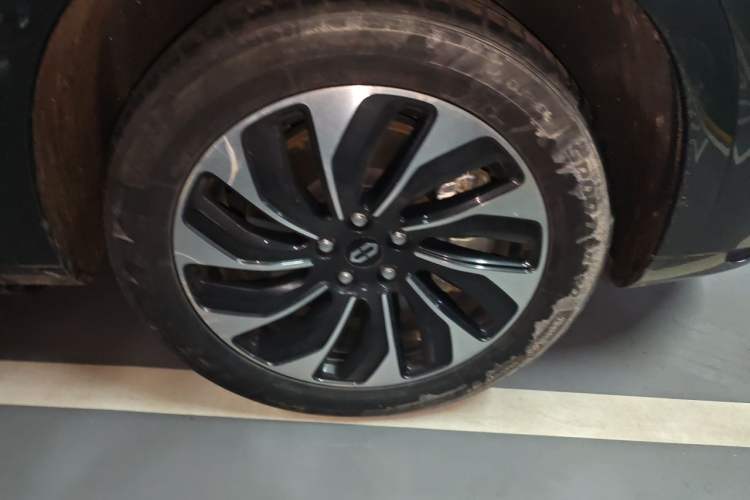 Used Hima AITO M7 2022 1.5T Four-Wheel Drive Luxury Edition Right Front Wheel Hub