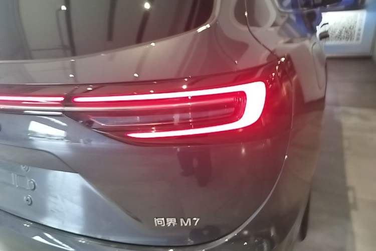 Used Hima AITO M7 2022 1.5T Four-Wheel Drive Luxury Edition Right Rear Taillight