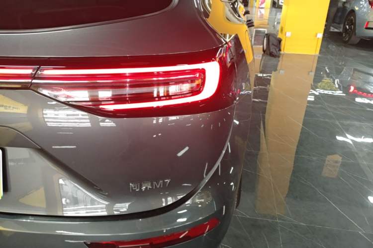 Used Hima AITO M7 2022 1.5T Four-Wheel Drive Luxury Edition Right Rear Taillight