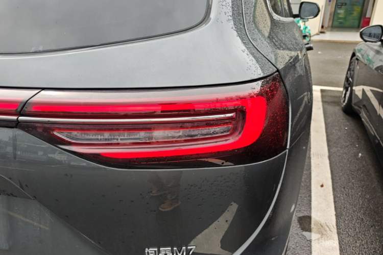 Used Hima AITO M7 2022 1.5T Four-Wheel Drive Luxury Edition Right Rear Taillight