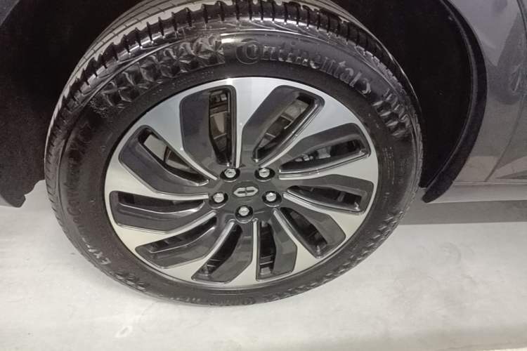 Used Hima AITO M7 2022 1.5T Four-Wheel Drive Luxury Edition Right Rear Wheel Hub