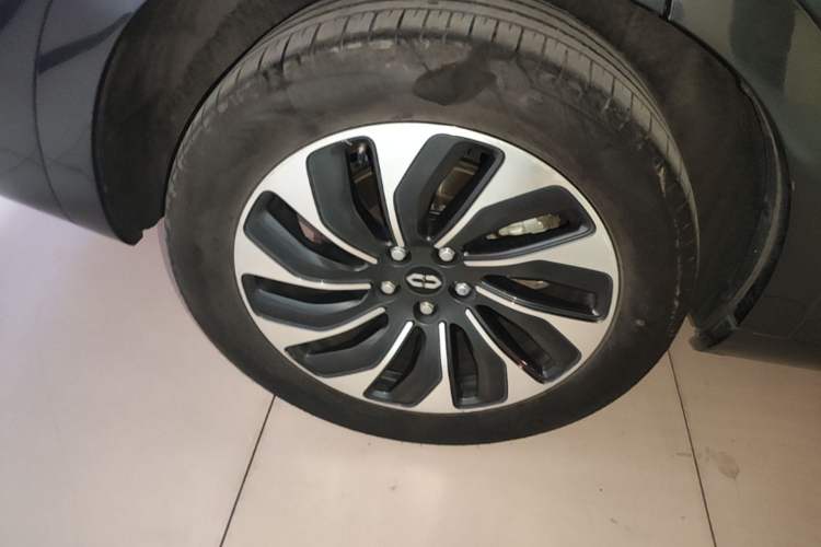 Used Hima AITO M7 2022 1.5T Four-Wheel Drive Luxury Edition Right Rear Wheel Hub