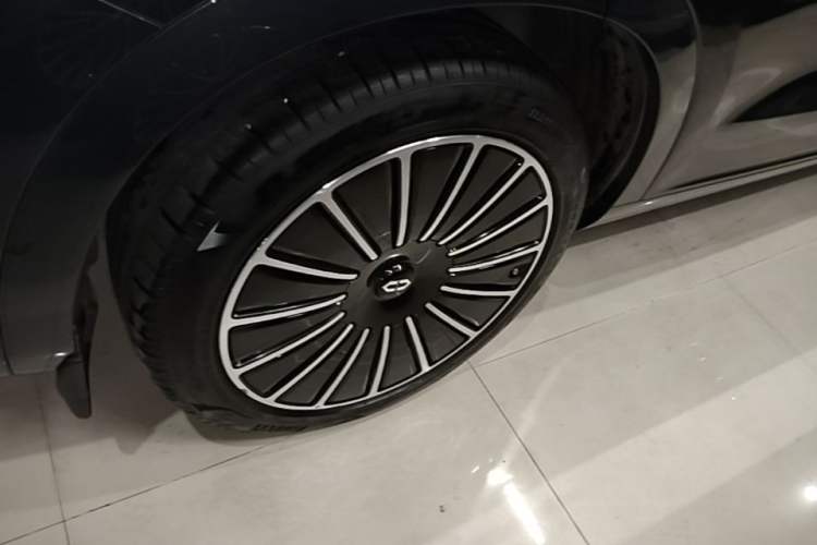 Used Hima AITO M7 2022 1.5T Four-Wheel Drive Flagship Edition Right Rear Wheel Hub