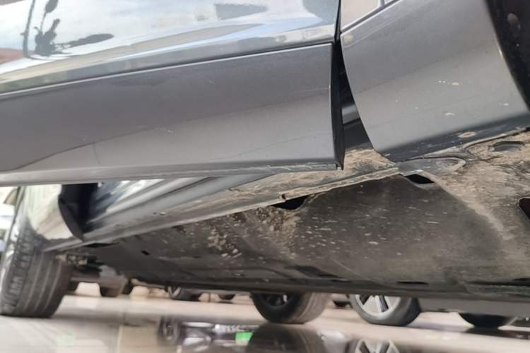Used Hima AITO M7 2022 1.5T Four-Wheel Drive Luxury Edition Right Side Sill