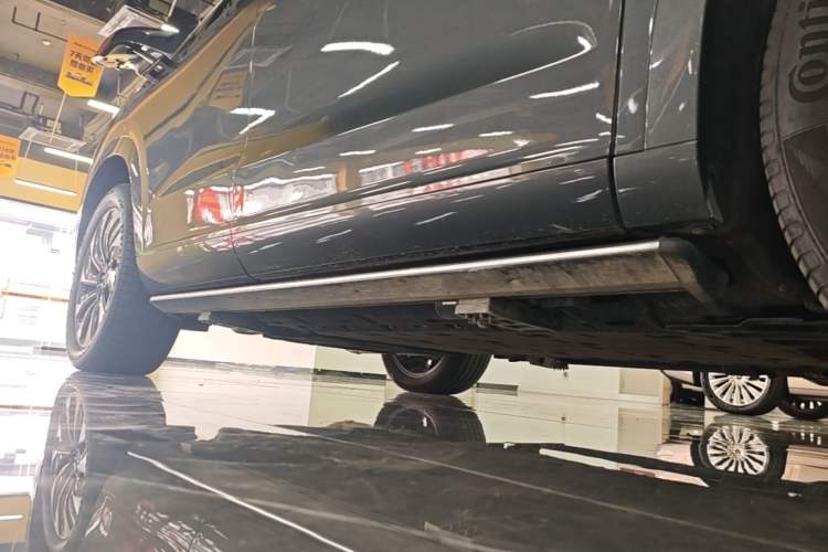 Used Hima AITO M7 2022 1.5T Four-Wheel Drive Luxury Edition Right Side Sill