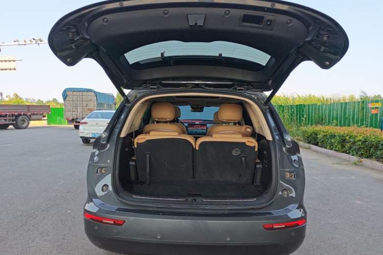 Used Hima AITO M7 2022 1.5T Four-Wheel Drive Luxury Edition Trunk