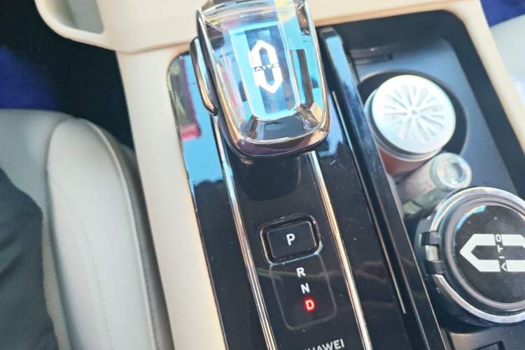Used Hima AITO M7 2022 1.5T Four-Wheel Drive Luxury Edition Gear Lever