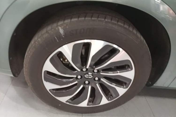 Used Hima AITO M7 2022 1.5T Rear-Drive Comfort Edition Left Front Wheel Hub