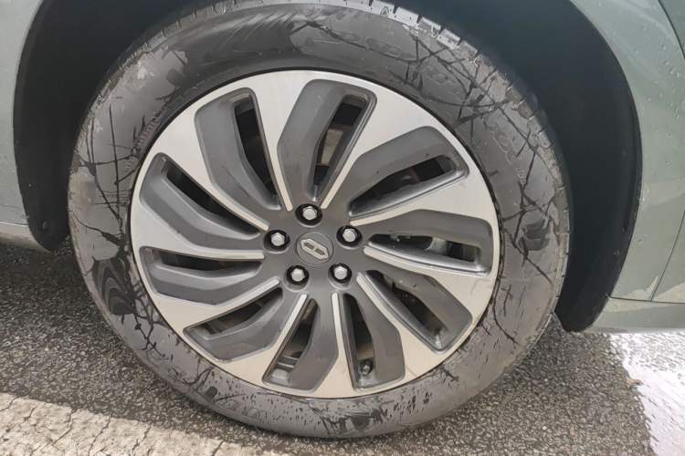 Used Hima AITO M7 2022 1.5T Rear-Drive Comfort Edition Right Front Wheel Hub