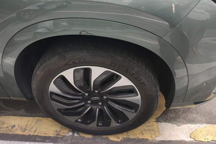 Used Hima AITO M7 2022 1.5T Rear-Drive Comfort Edition Right Front Wheel Hub