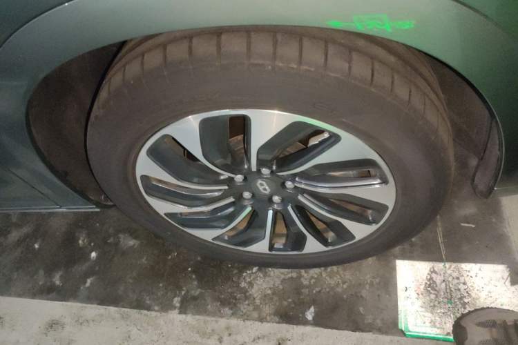 Used Hima AITO M7 2022 1.5T Rear-Drive Comfort Edition Right Front Wheel Hub