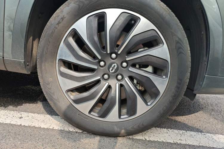 Used Hima AITO M7 2022 1.5T Rear-Drive Comfort Edition Right Front Wheel Hub