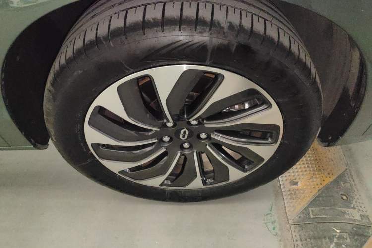 Used Hima AITO M7 2022 1.5T Rear-Drive Comfort Edition Right Front Wheel Hub