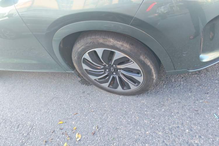 Used Hima AITO M7 2022 1.5T Four-Wheel Drive Luxury Edition Right Front Wheel Hub