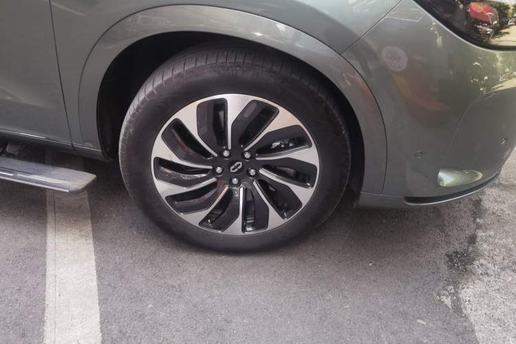 Used Hima AITO M7 2022 1.5T Rear-Drive Comfort Edition Right Front Wheel Hub