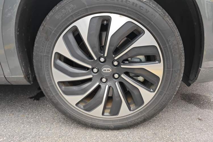 Used Hima AITO M7 2022 1.5T Rear-Drive Comfort Edition Right Front Wheel Hub