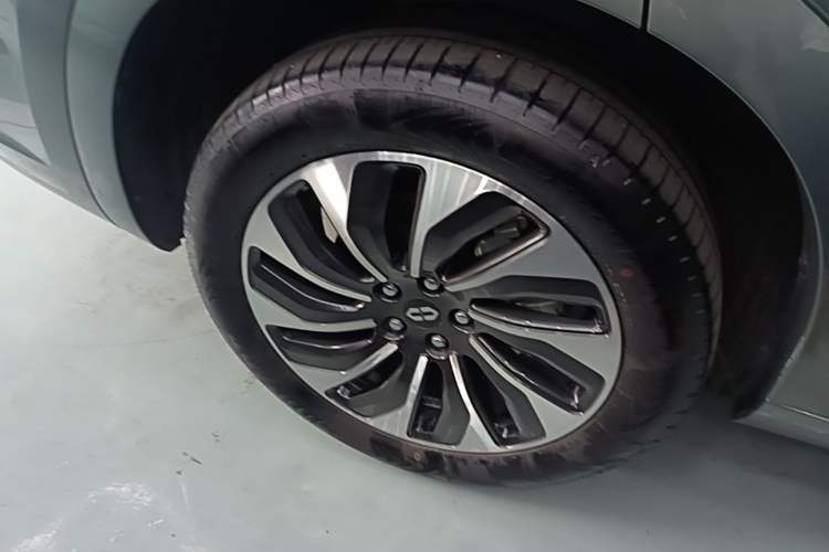 Used Hima AITO M7 2022 1.5T Four-Wheel Drive Luxury Edition Right Rear Wheel Hub