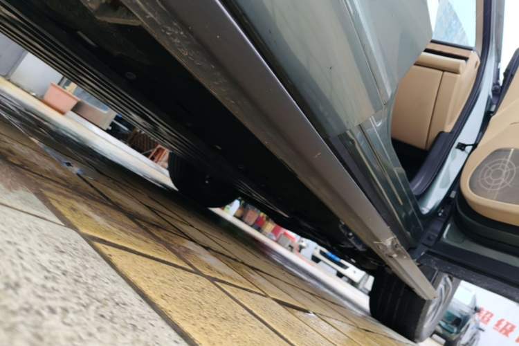 Used Hima AITO M7 2022 1.5T Rear-Drive Comfort Edition Right Side Sill