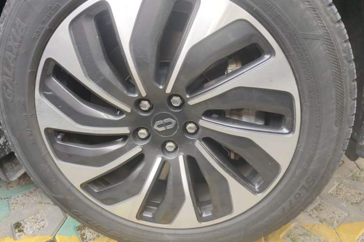 Used Hima AITO M7 2022 1.5T Four-Wheel Drive Luxury Edition Right Front Wheel Hub