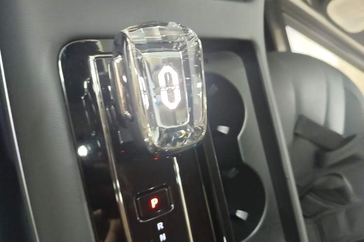 Used Hima AITO M7 2022 1.5T Four-Wheel Drive Luxury Edition Gear Lever
