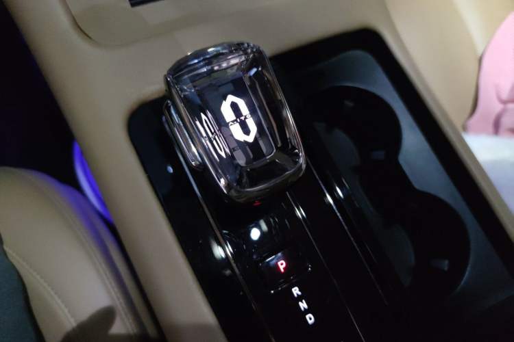 Used Hima AITO M7 2022 1.5T Four-Wheel Drive Luxury Edition Gear Lever