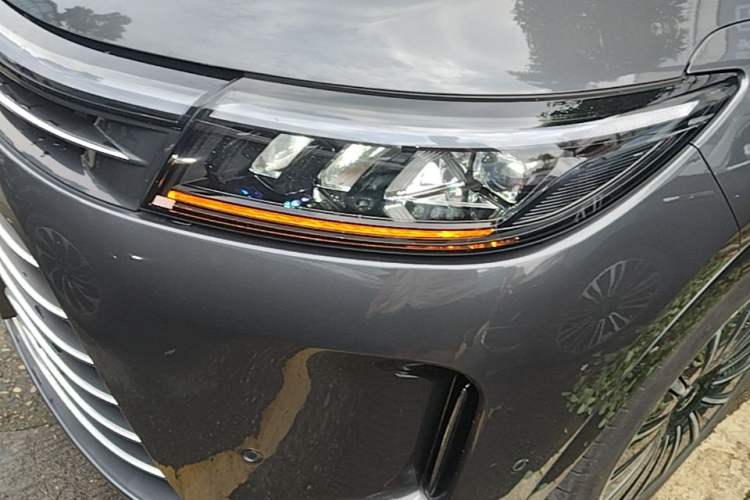 Used Hima AITO M7 2022 1.5T Four-Wheel Drive Luxury Edition Left Front Headlight