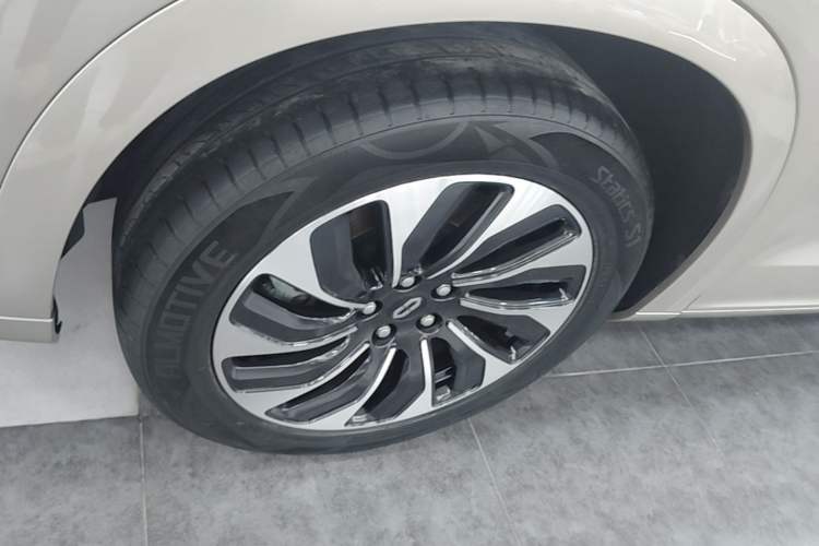 Used Hima AITO M7 2022 1.5T Four-Wheel Drive Luxury Edition Left Front Wheel Hub